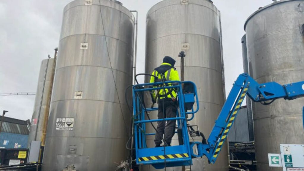 วิธีการทำความสะอาดถังอุตสาหกรรม