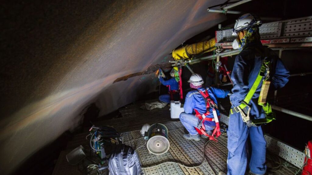 งานคลีนนิ่งในที่อับอากาศ Confined Space Service
