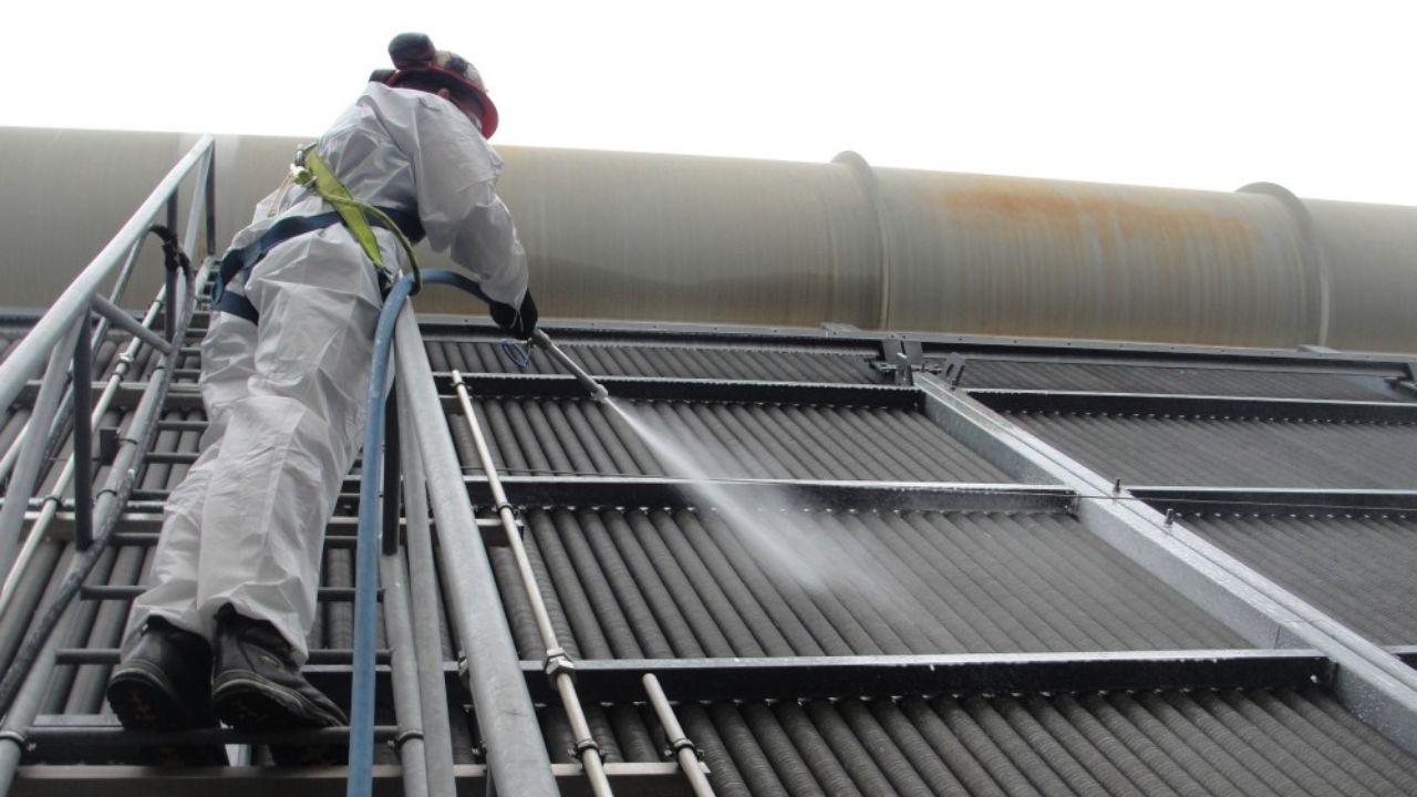 รับทำความสะอาดเครื่องแลกเปลี่ยนความร้อน (Condenser Cleaning Service)